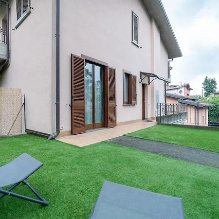 With Private Garage, Garden And Wifi *