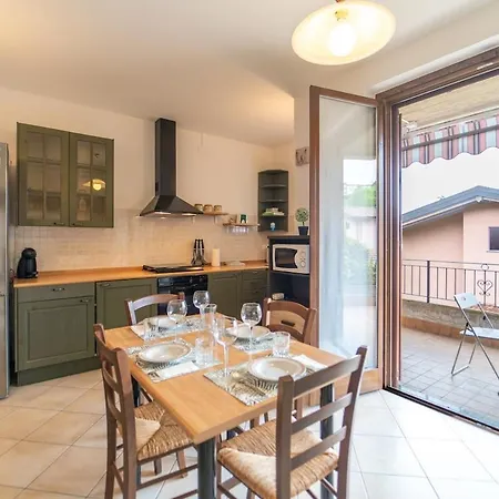 With Private Garage, Garden And Wifi アパート San Fermo della Battaglia