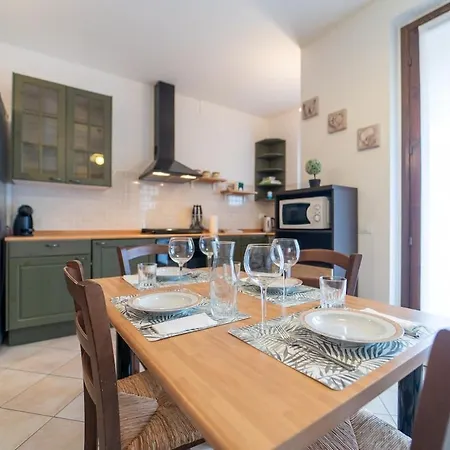 With Private Garage, Garden And Wifi *