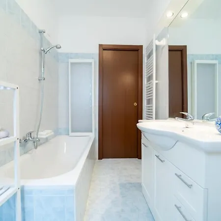 With Private Garage, Garden And Wifi *