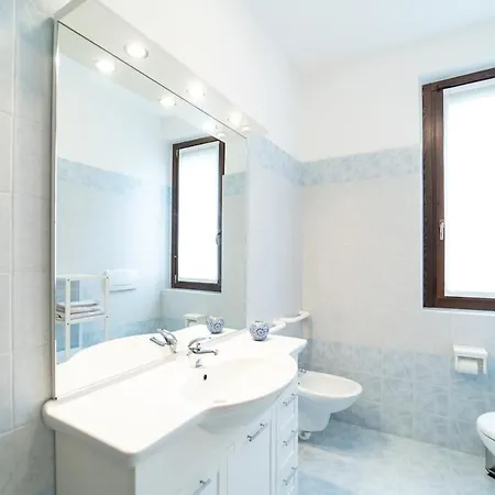 アパート With Private Garage, Garden And Wifi San Fermo della Battaglia